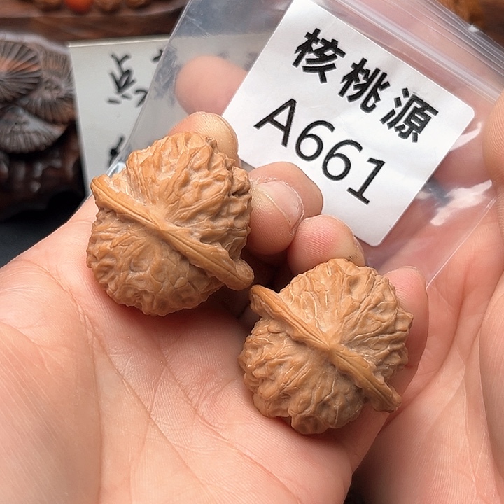 ꧁***꧂吊坠文玩核桃瓷娃娃