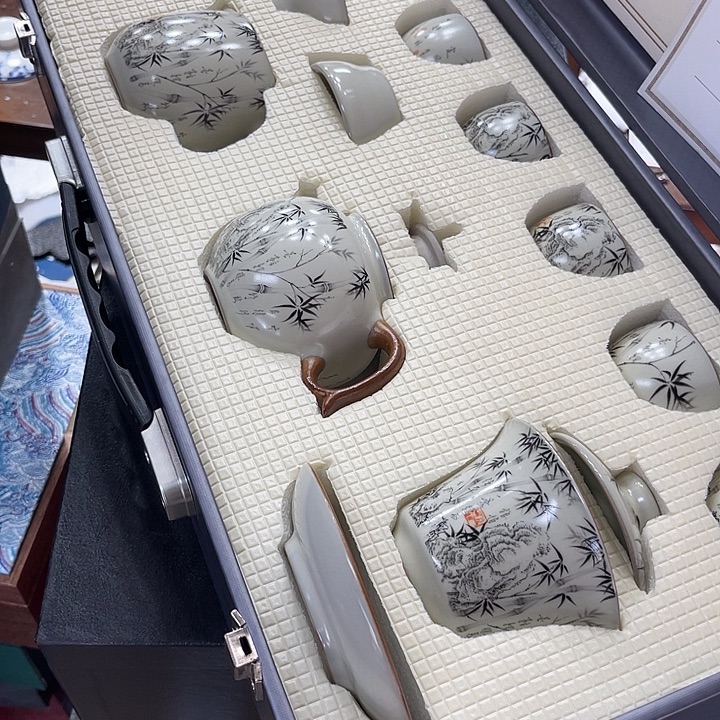 孤品茶具套装等。        