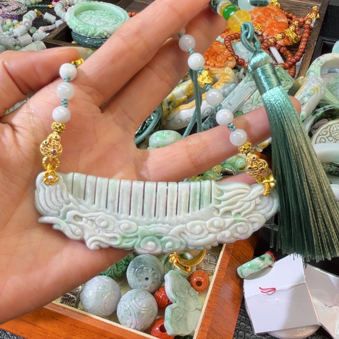 翡翠颈饰未镶嵌待编款