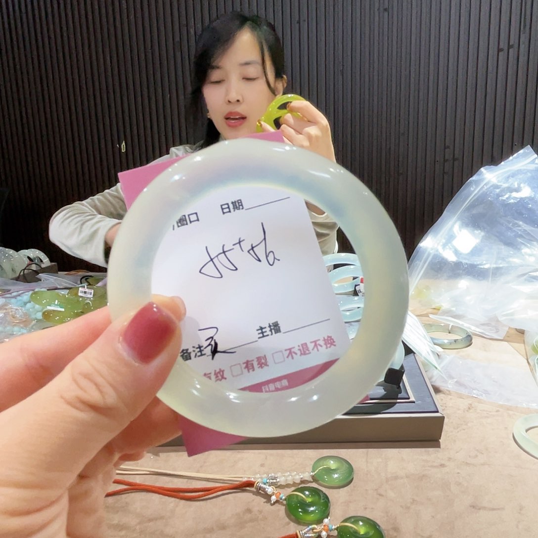 蛇纹石玉手镯未镶嵌灵****