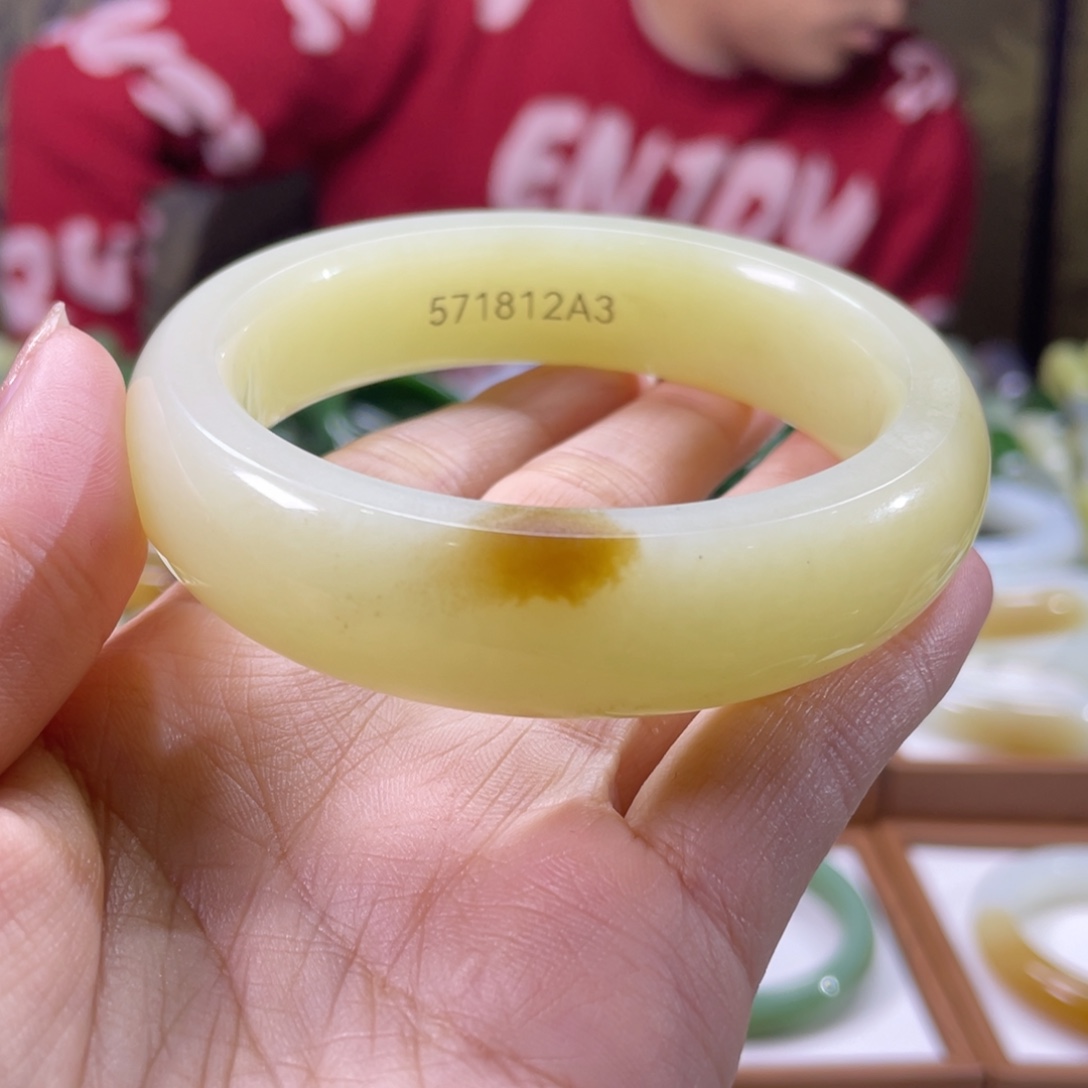 和田玉未镶嵌手镯57圈