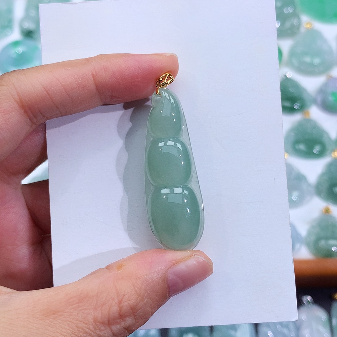 翡翠18K金镶嵌颈饰翡翠吊坠