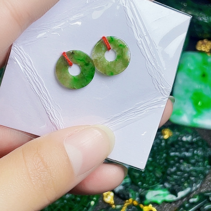 翡翠未镶嵌颈饰多样性