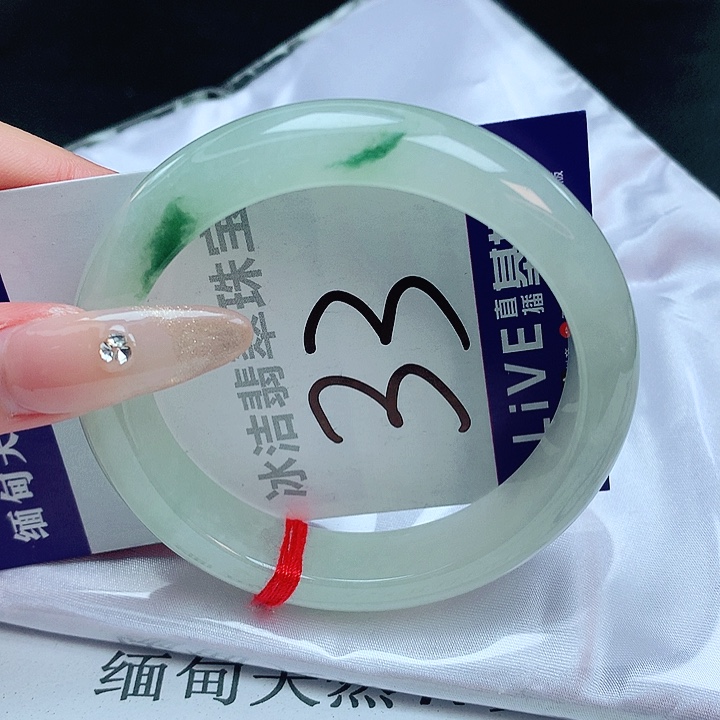 翡翠手镯未镶嵌缅甸天然a或翡翠手镯