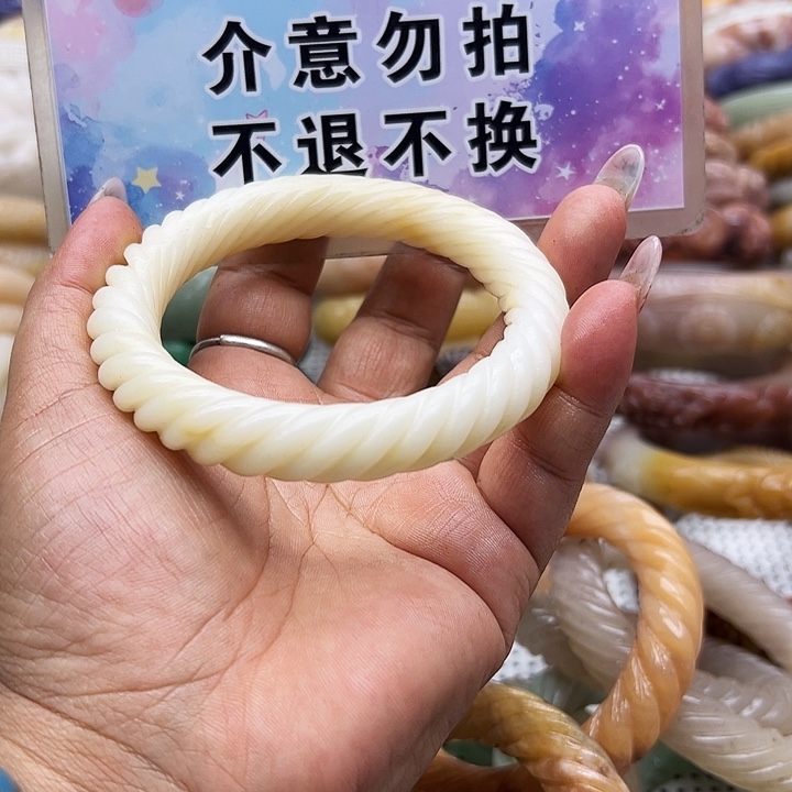未镶嵌手镯石英岩玉