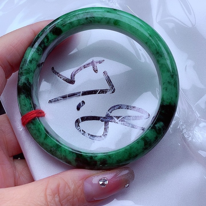 翡翠手镯未镶嵌翡翠