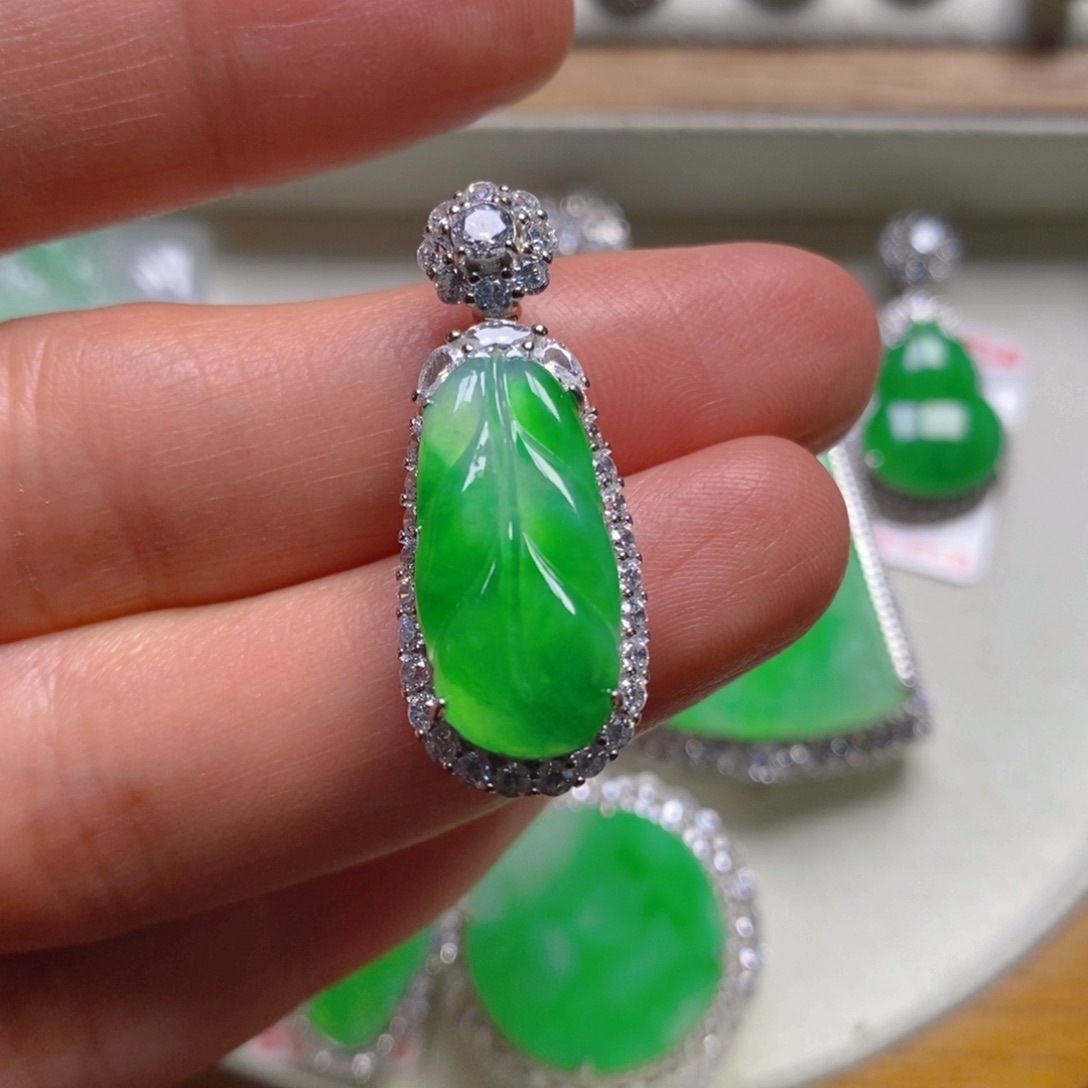 翡翠颈饰银S925镶嵌树叶吊坠