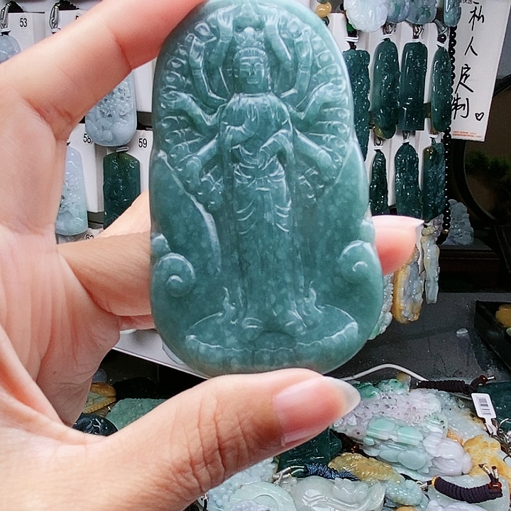 颈饰足铂镶嵌翡翠翡翠