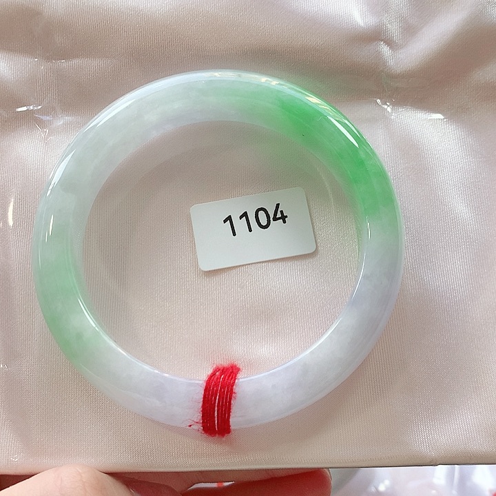 翡翠手镯未镶嵌天然翡翠手镯