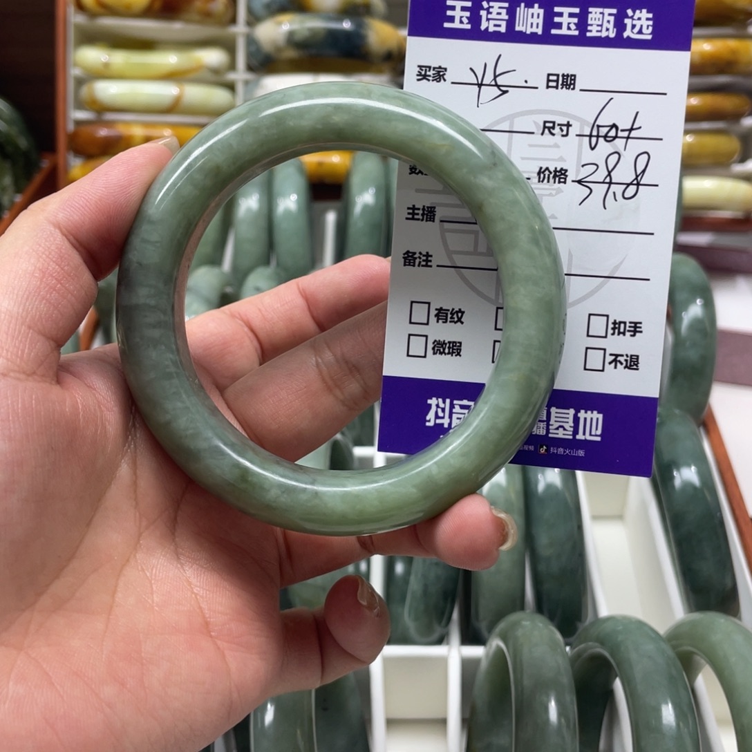 惠***的蛇纹石玉未镶嵌手镯
