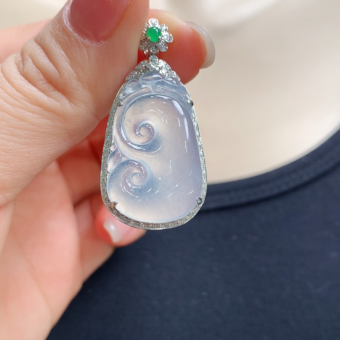 翡翠颈饰18K金镶嵌如意