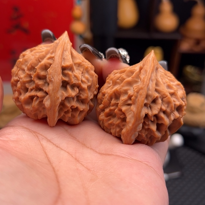 痞***丘文玩核桃吊坠龙门涧