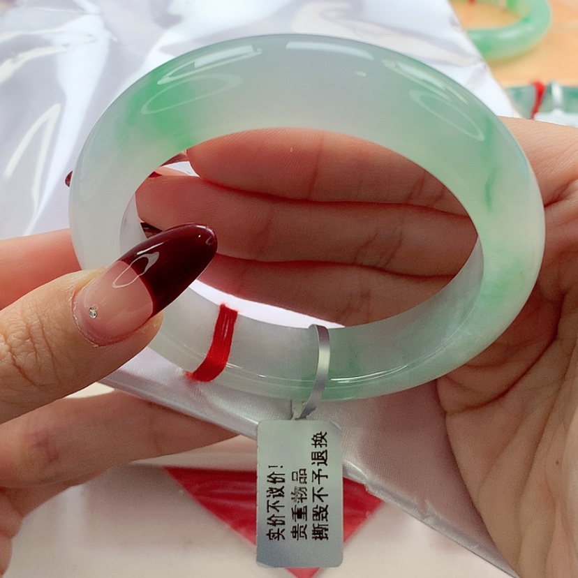 【闪购商品】翡翠手镯未镶嵌55 种色兼备白底青 灵