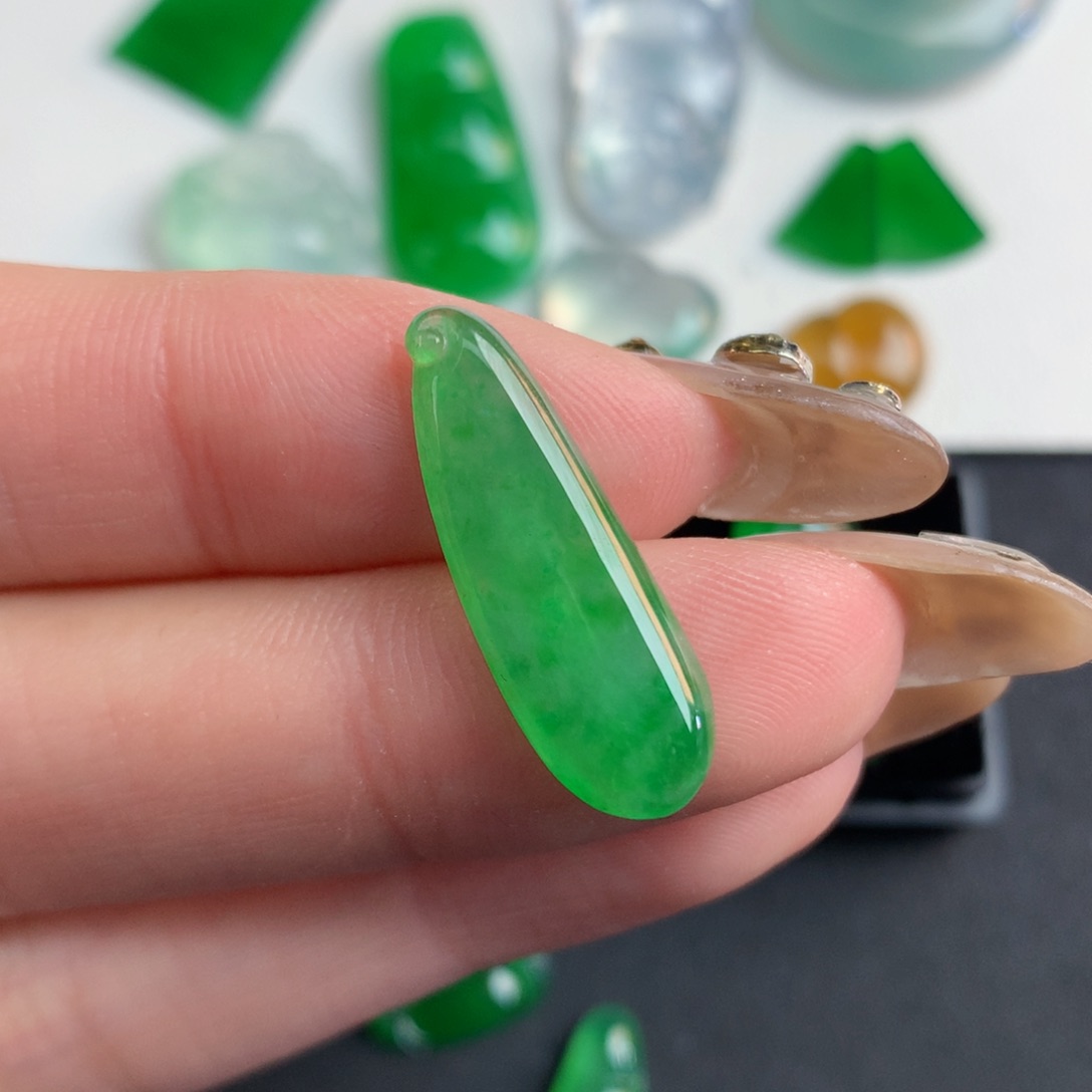 翡翠裸石24.1/8.36/3.1