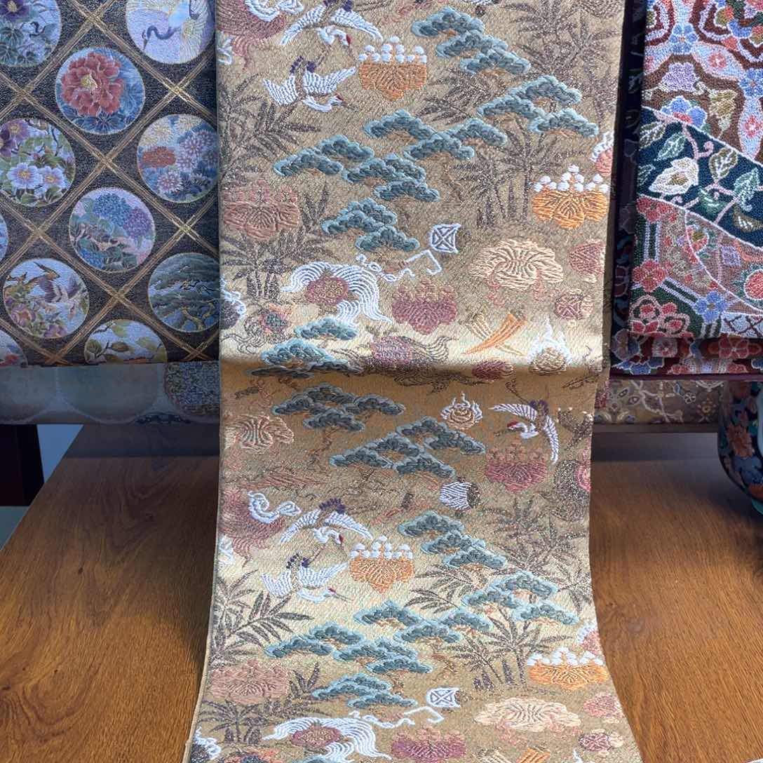 织绣纯金杂宝织金