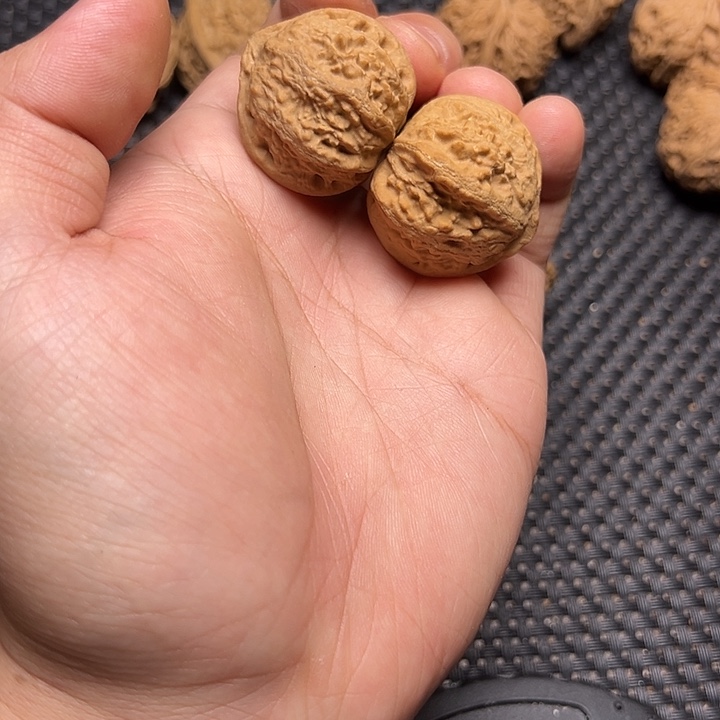 文玩核桃吊坠粗筋绣球