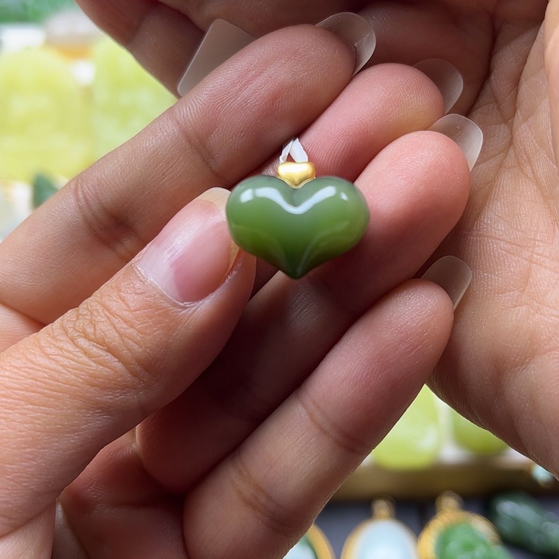 和田玉18K金镶嵌颈饰猫眼