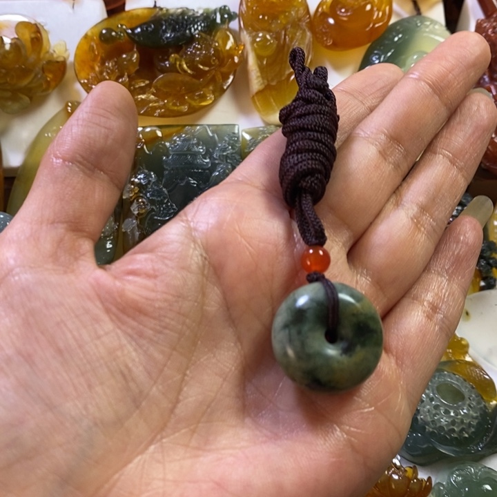 蛇纹石玉未镶嵌颈饰