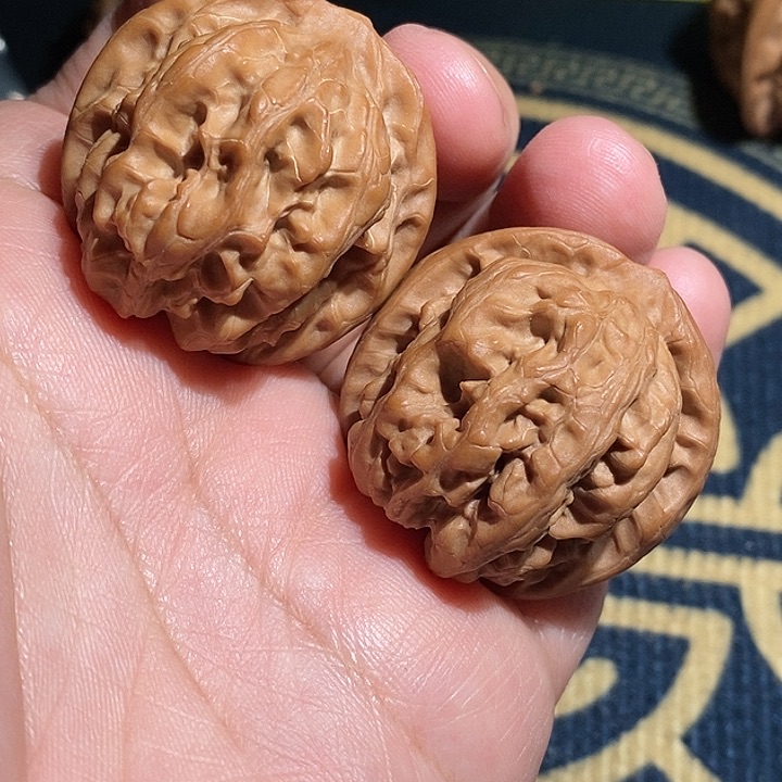 【闪购商品】文玩核桃吊坠心***?磐石