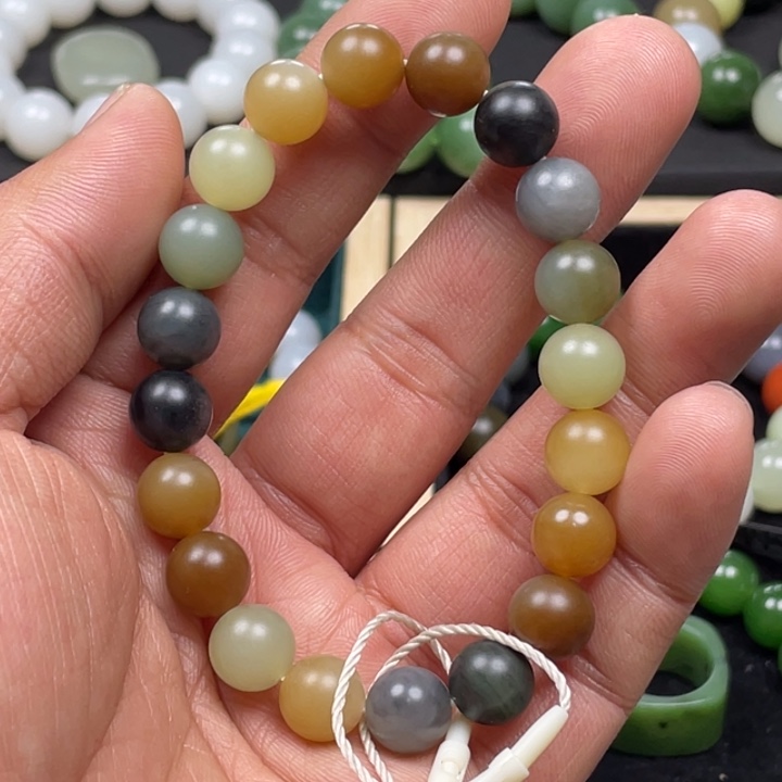 和田玉手串未镶嵌新疆且末金山娄兰卡10圆珠柔光