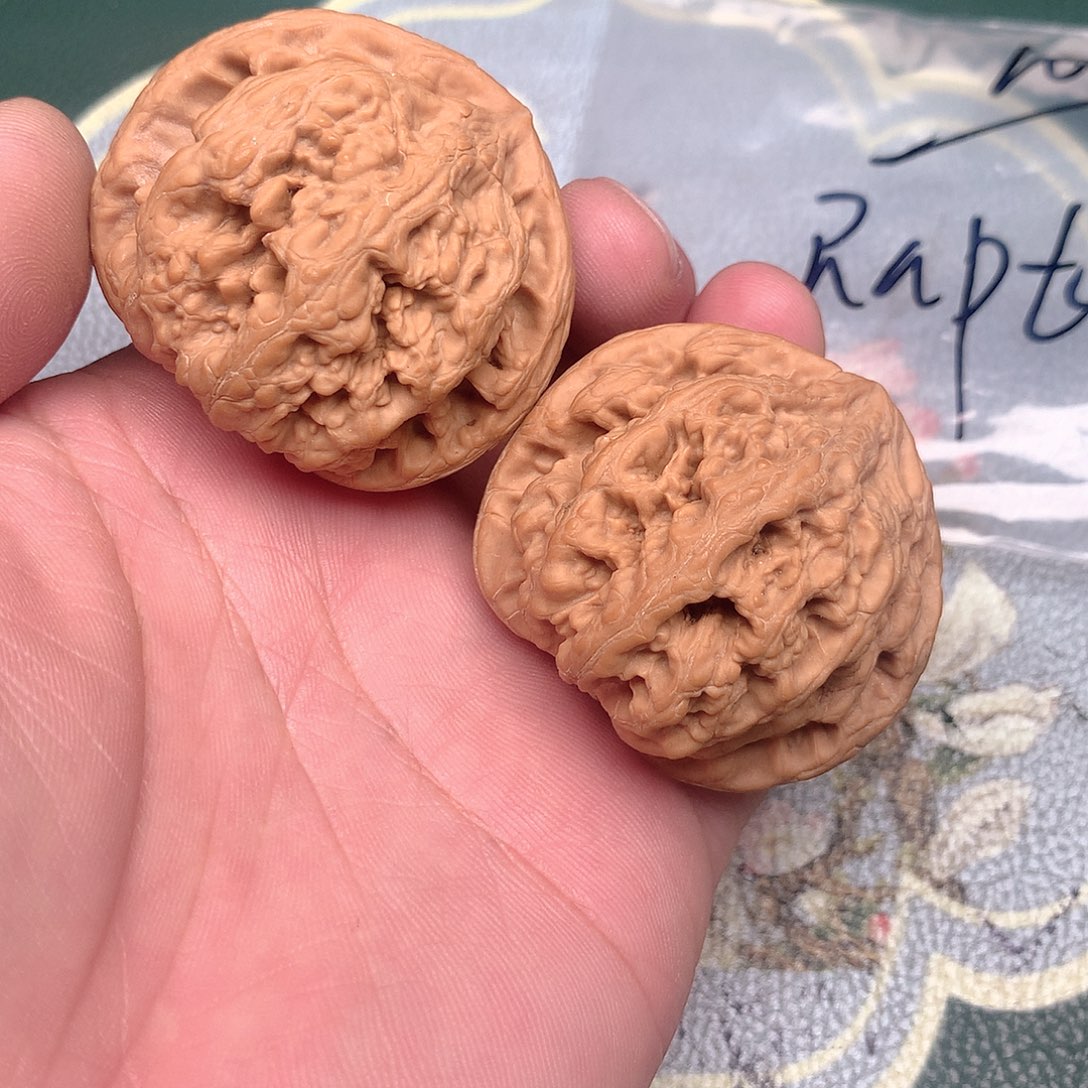 R***r吊坠文玩核桃大粗筋
