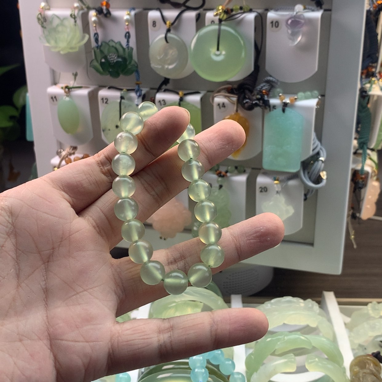 【闪购商品】蛇纹石玉颈饰未镶嵌