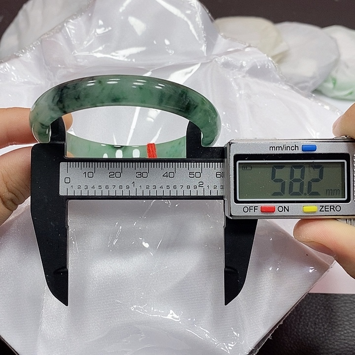翡翠手镯未镶嵌13 