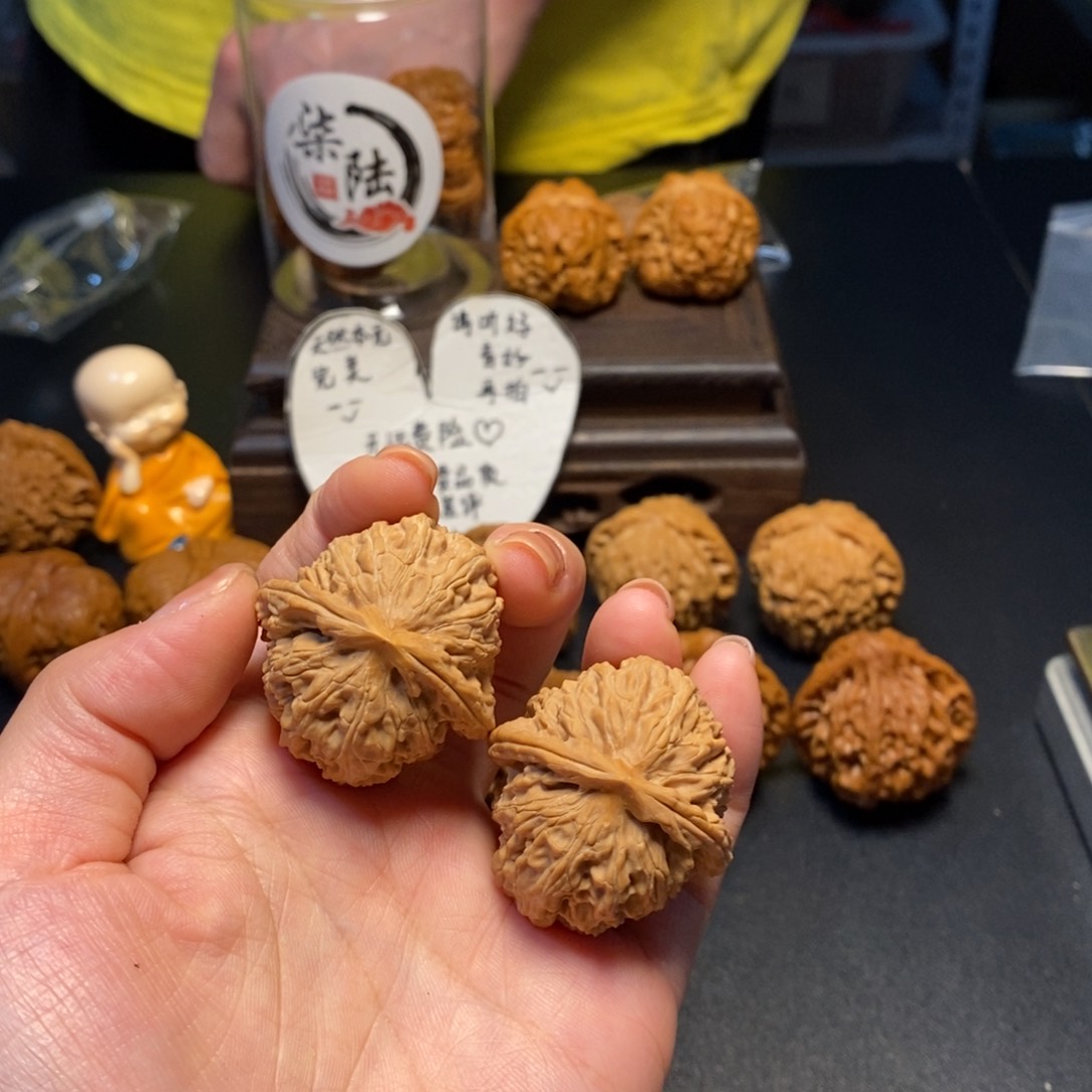 文玩核桃把件16号三角白35尺练手