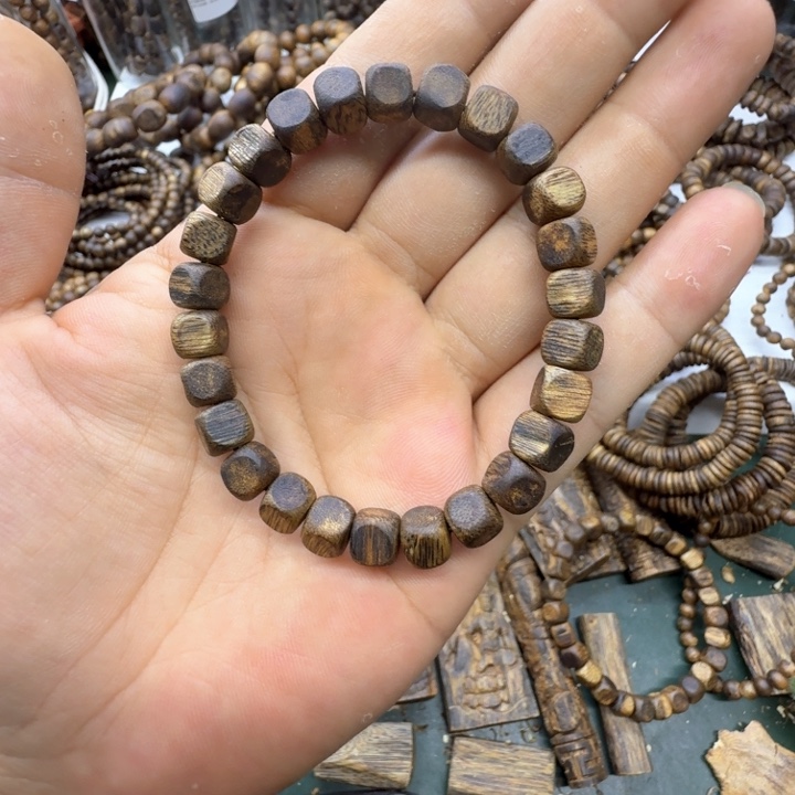 嫒***咖沉香沉香碎屑奇楠沉香乌身卡0.7单圈方糖珠99沉6克+