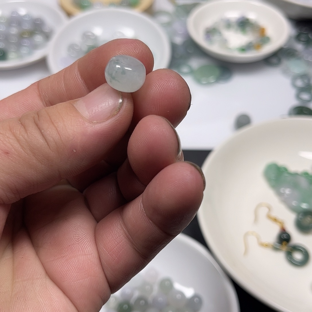 翡翠未镶嵌吊坠(不含链)11.8的冰飘花鼓珠