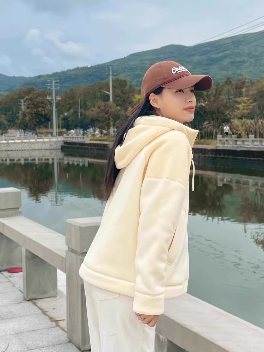 夹克女户外运动轻盈摇粒绒保暖轻盈外套