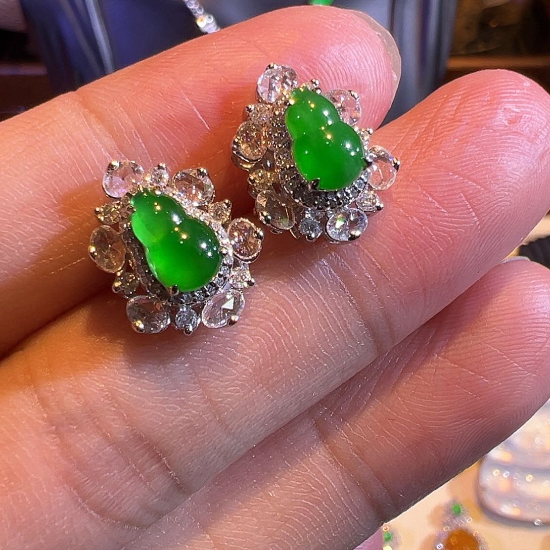 翡翠耳饰18K金镶嵌高冰种黄阳绿葫芦