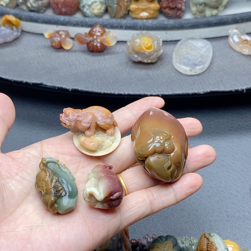 【闪购商品】定制石英质玉吊坠未镶嵌越***?