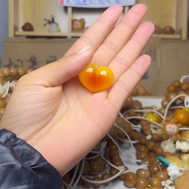 吊坠猴头核桃爱心