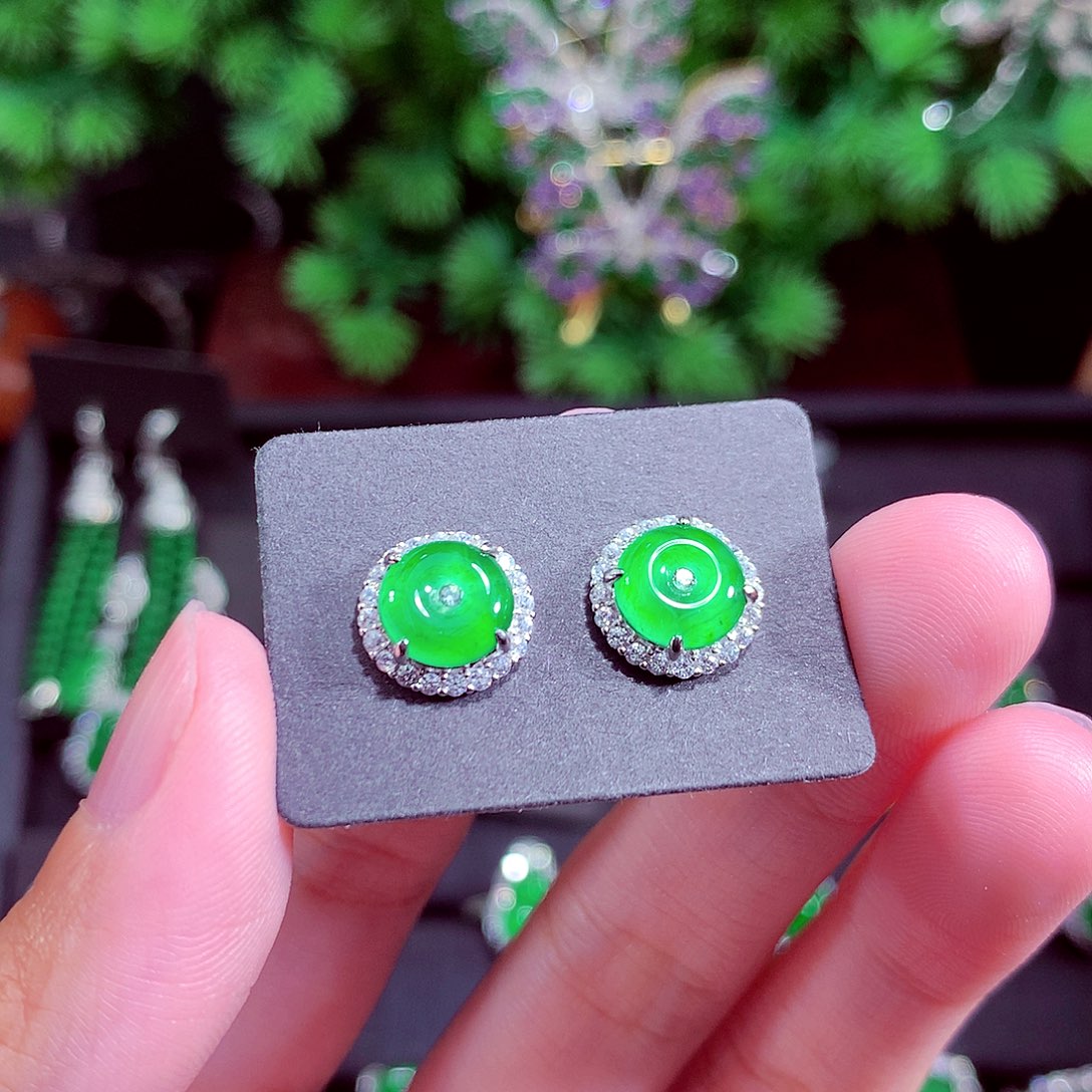 颈饰未镶嵌翡翠天然