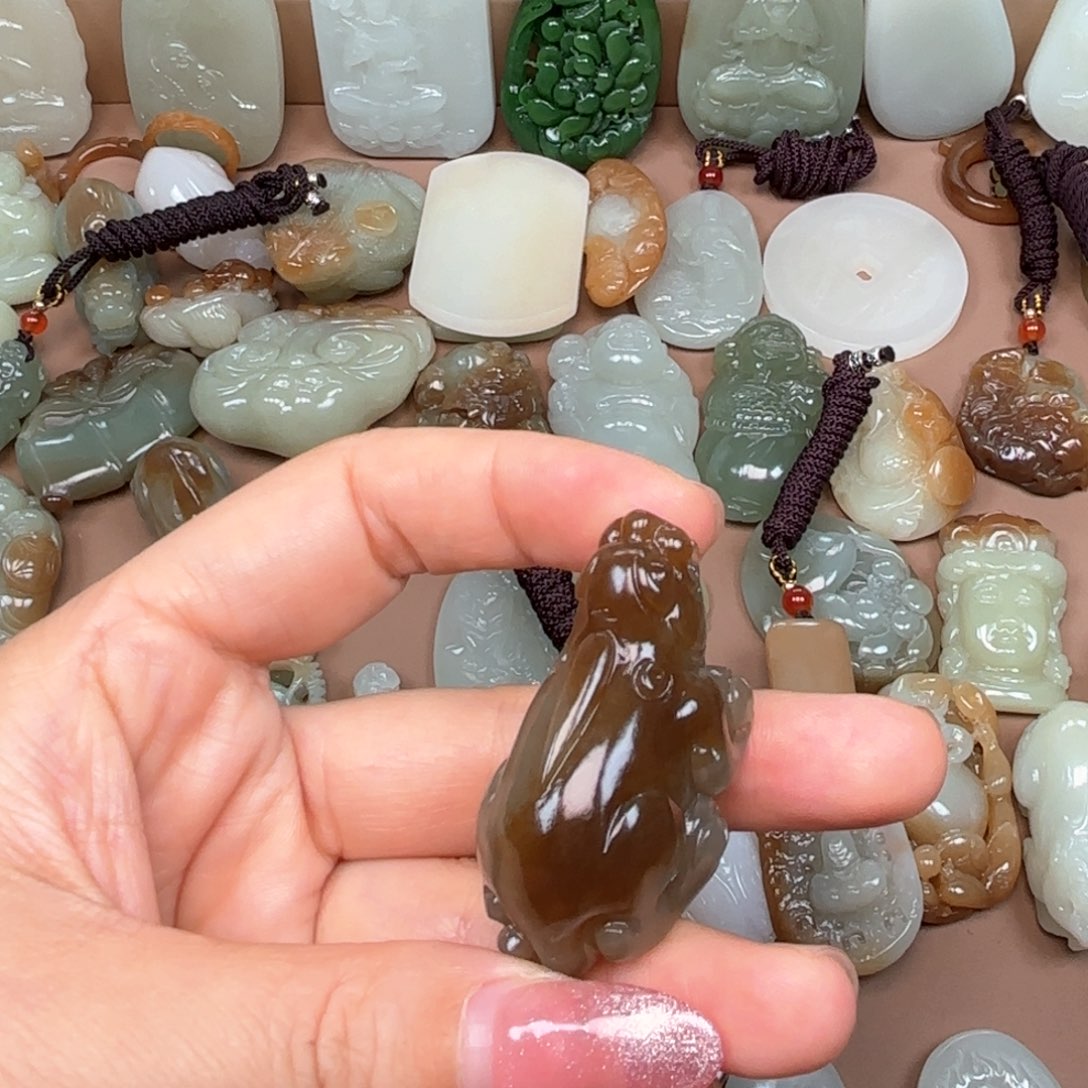 和田玉未镶嵌颈饰