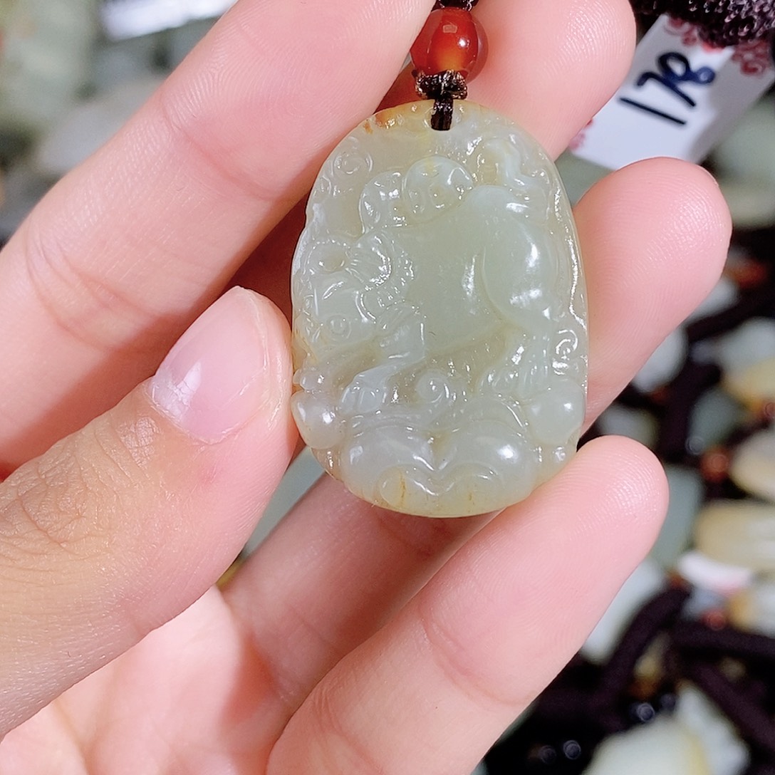 和田玉未镶嵌颈饰