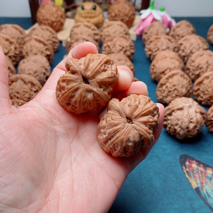 地***仙文玩核桃把件元宝40（微瑕）