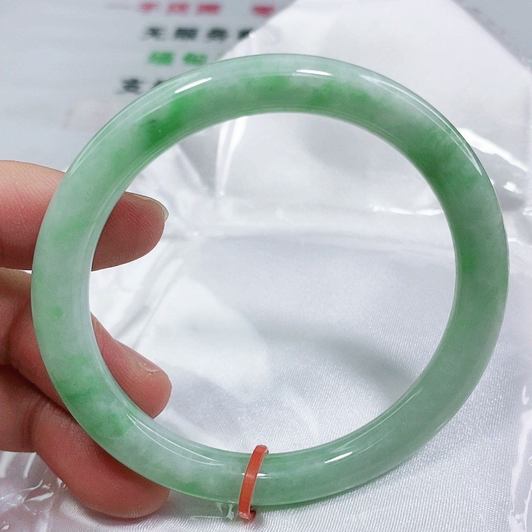 翡翠手镯未镶嵌55圈口圆条