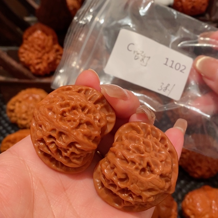 文玩核桃把件奥***曼精品