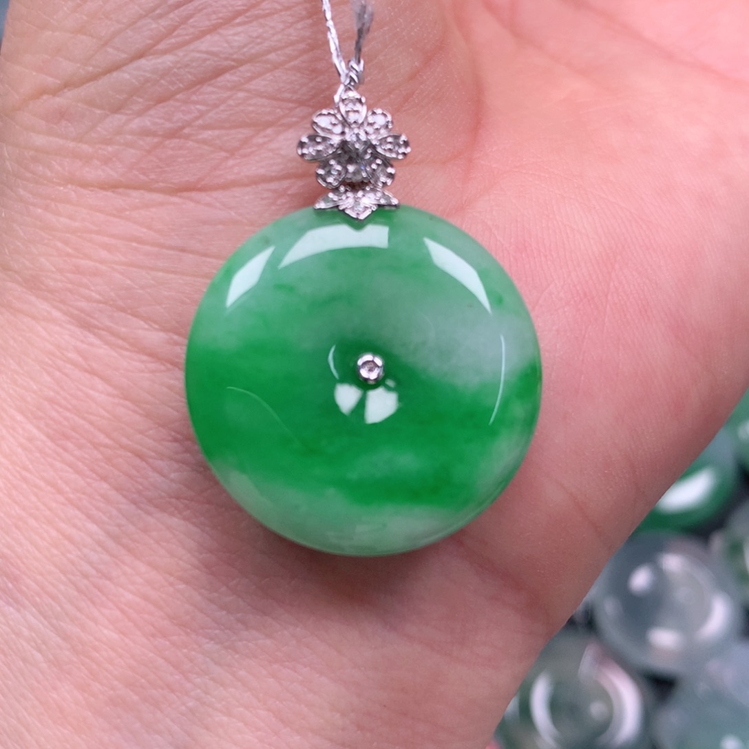 颈饰18K金镶嵌翡翠天然翡翠