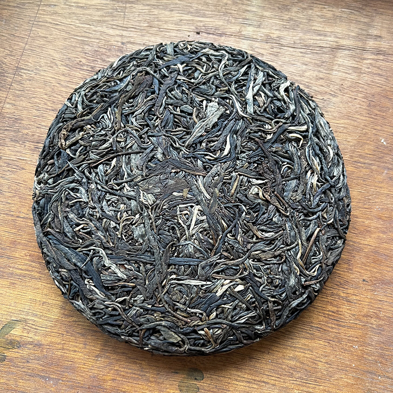 2016年 刮风寨茶王树大树 头春 普洱生茶 200克饼（带茶样）