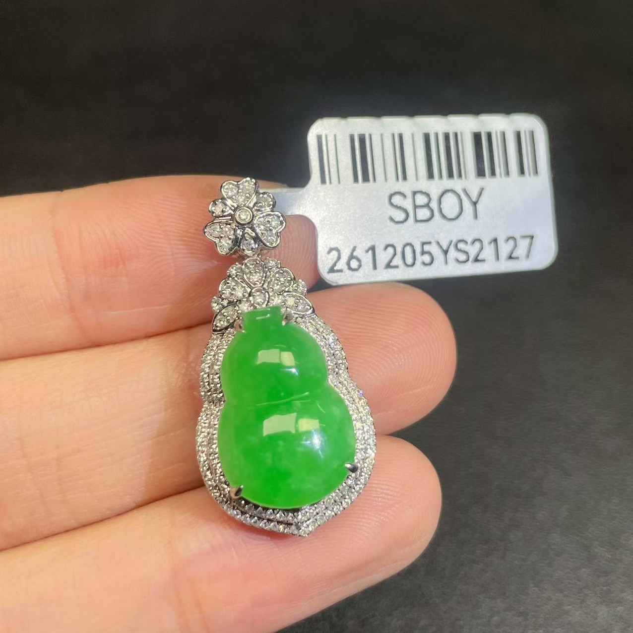 18k镶嵌缅甸a货翡翠吊坠（不含链）