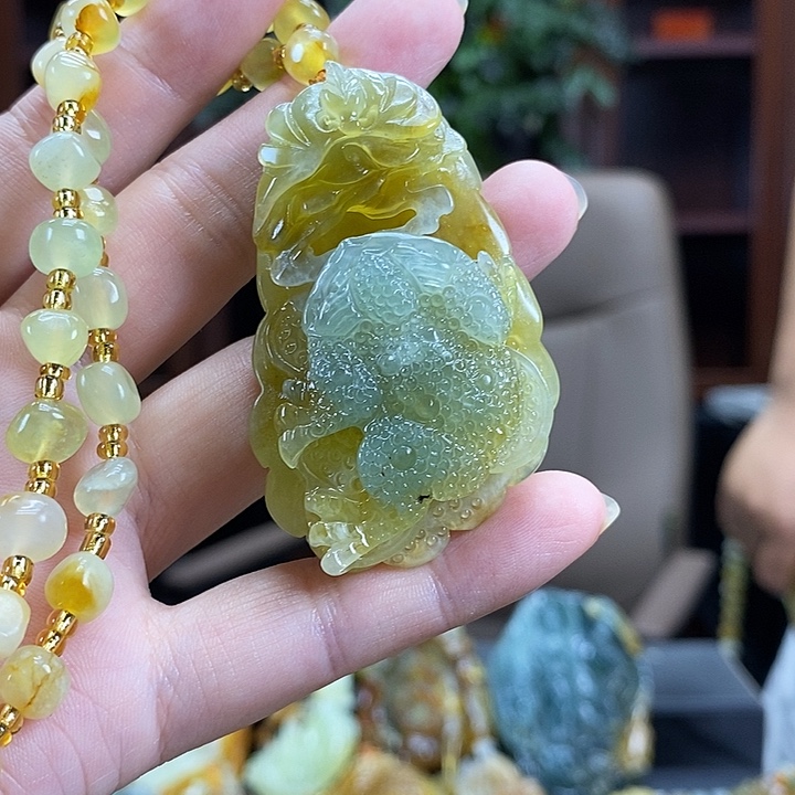 霸***馨蛇纹石玉未镶嵌颈饰