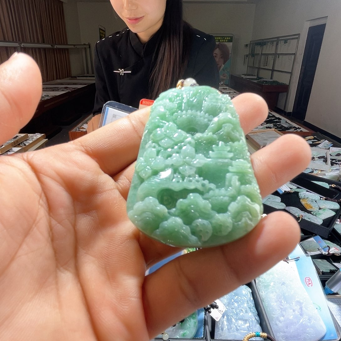 翡翠未镶嵌颈饰一
