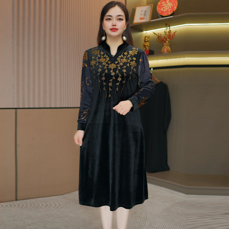妈妈金丝绒长袖衫连衣裙秋装2025新款中老年女大码气质打底长裙子
