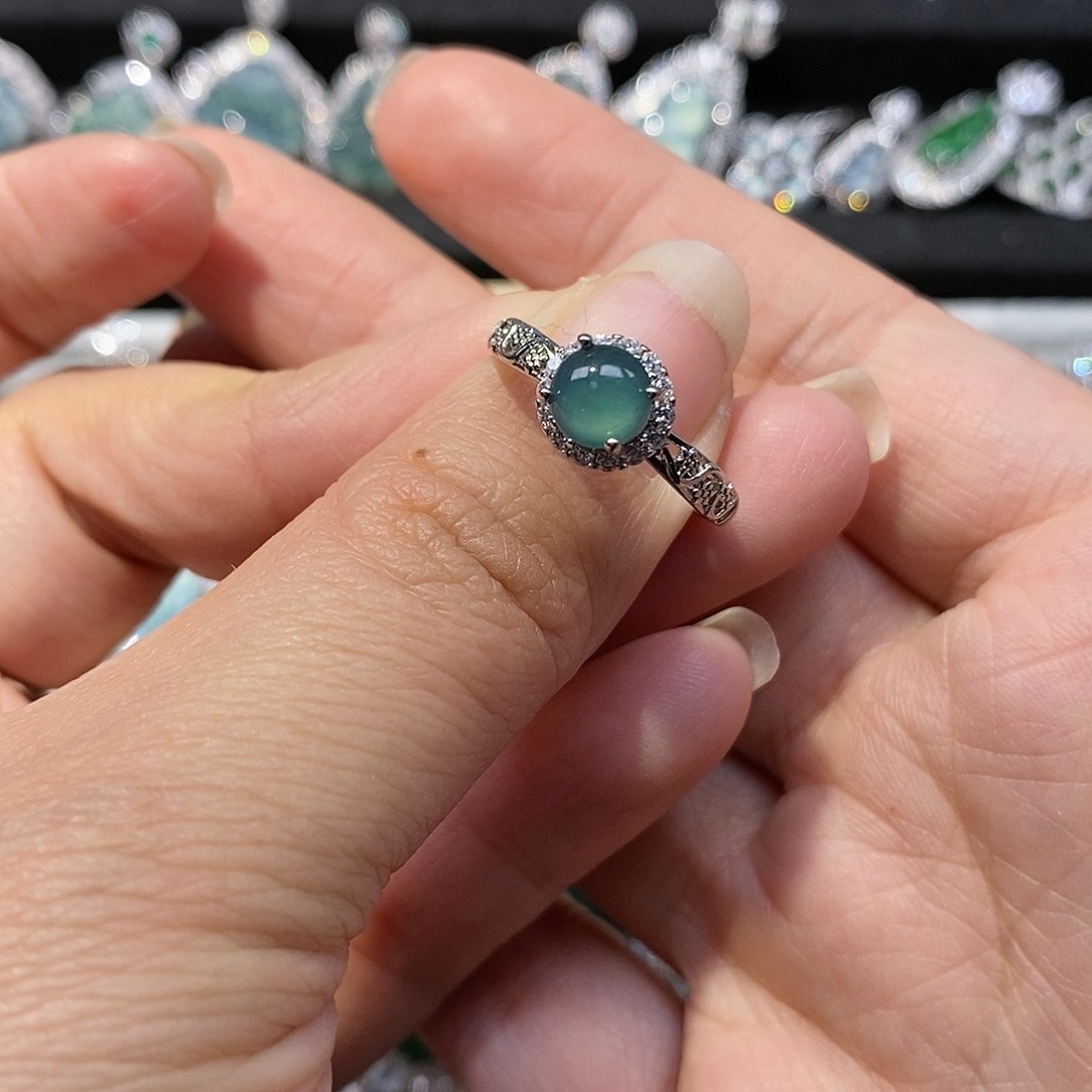 翡翠颈饰未镶嵌翡翠