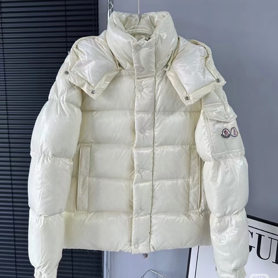 99新 MONCLER CZF2346/经典款羽绒服/尺码3码