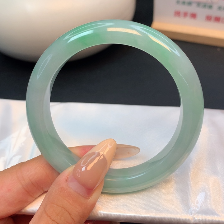 未镶嵌手镯翡翠01
