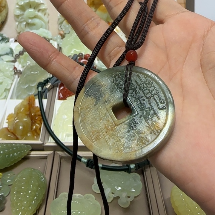 蛇纹石玉吊坠未镶嵌